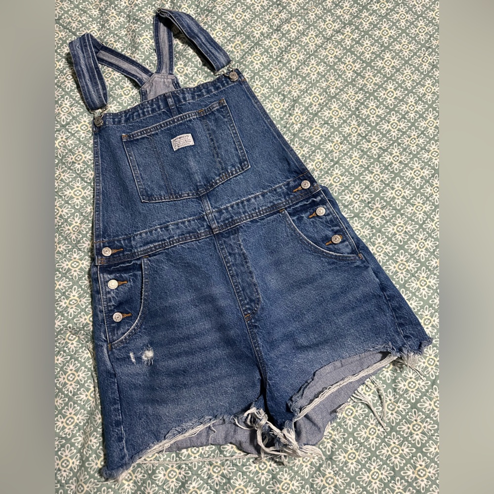 Levis cutoff overall shorts